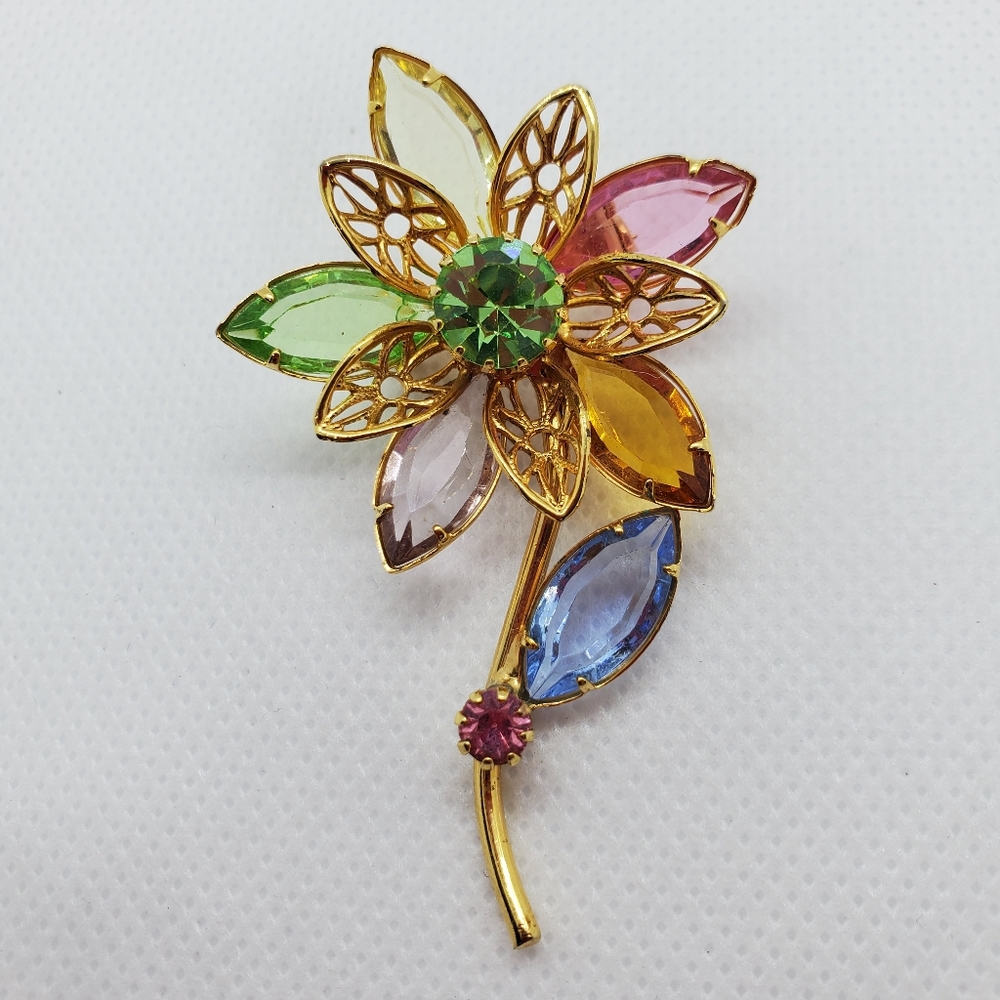 Vintage gold tone and rhinestones flower brooch